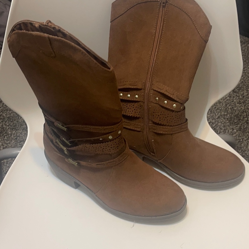 Worn twice brown size 5 cowboy boots